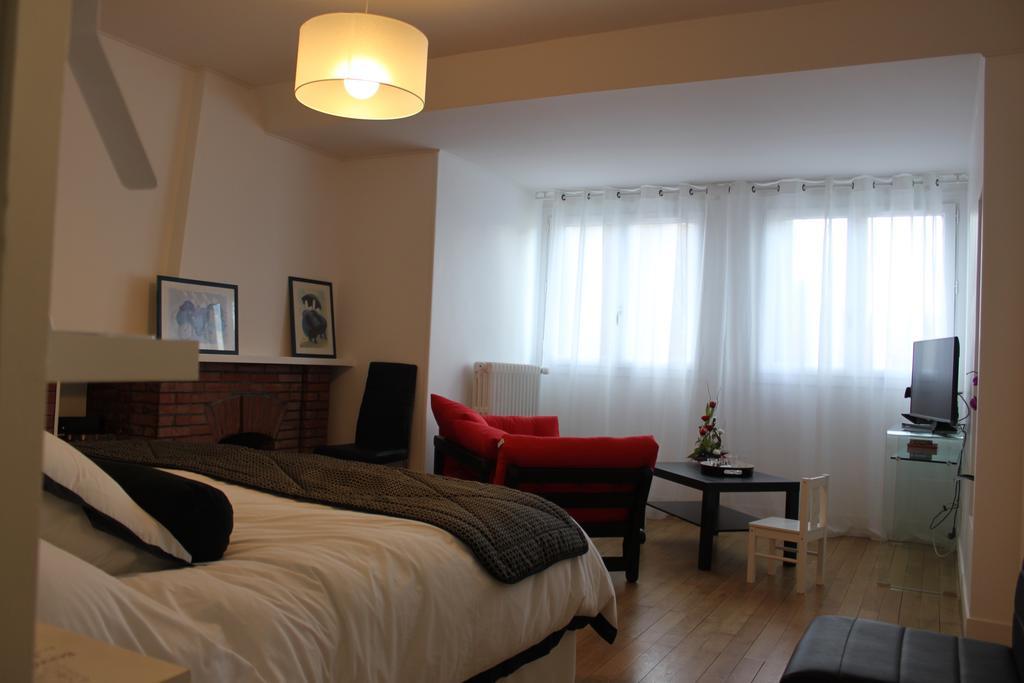 Au Coeur De Beauvais Bed & Breakfast Exterior photo